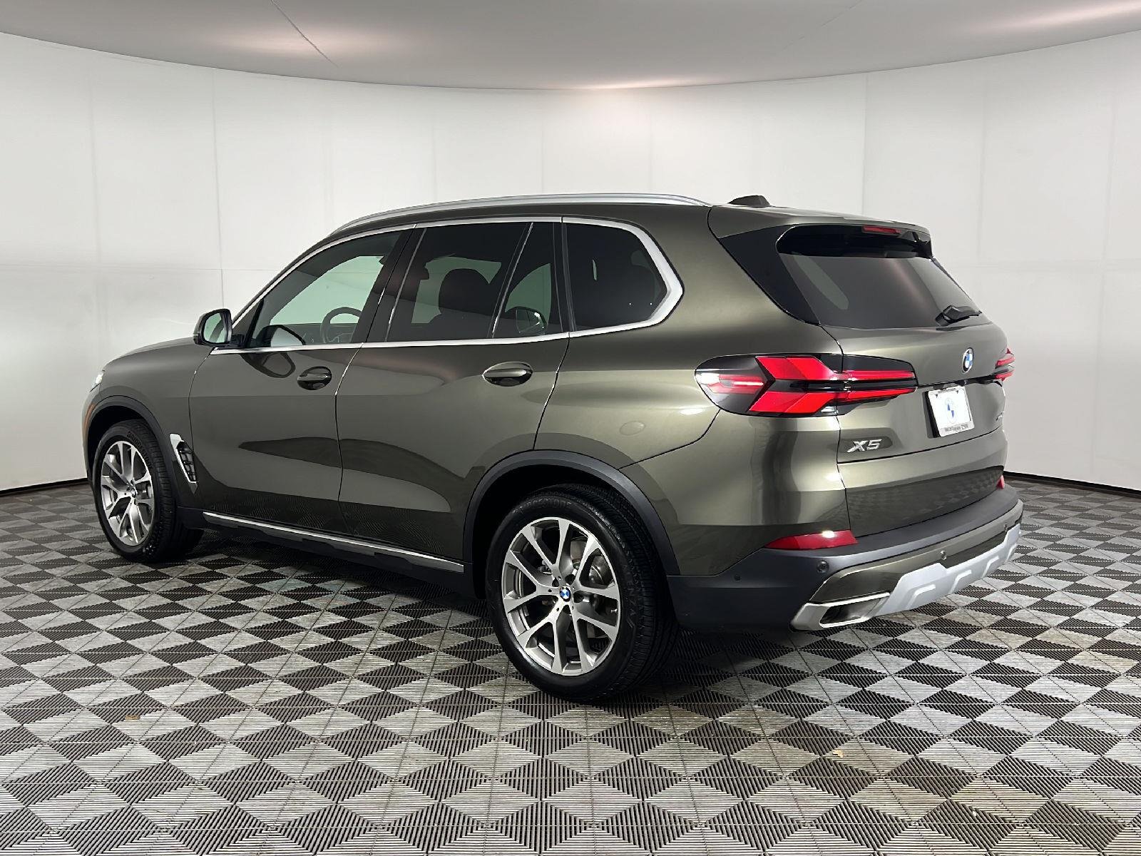 Used 2025 Manhattan Green Metallic BMW xDrive40i image 9