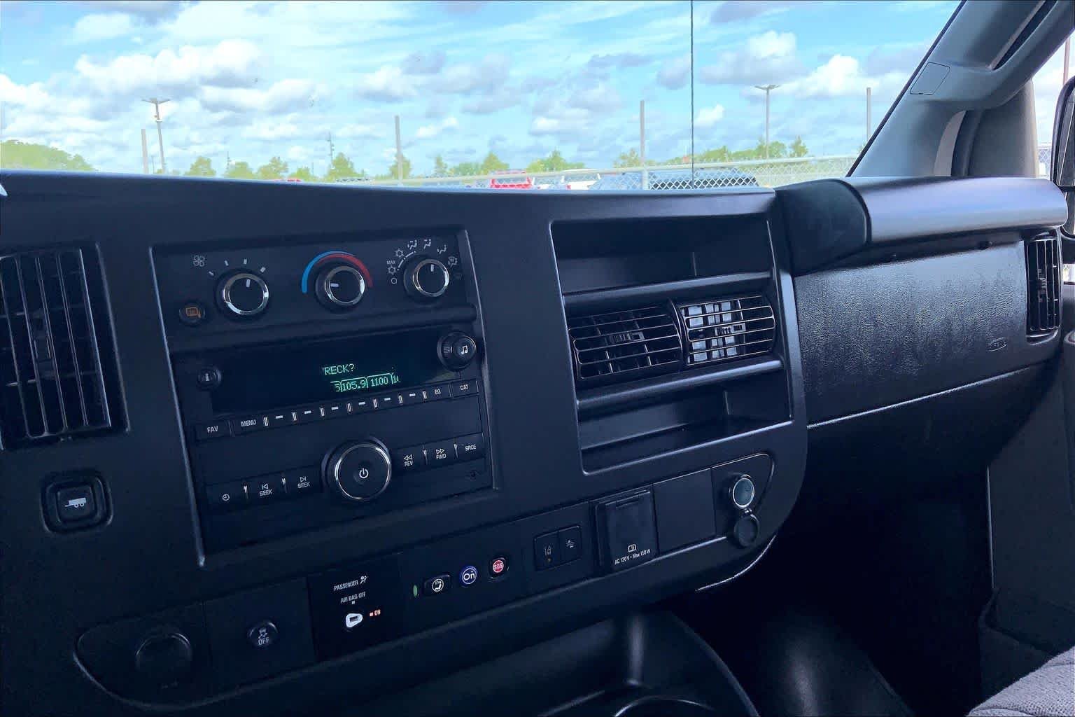 Used 2025 Summit White GMC LT image 33