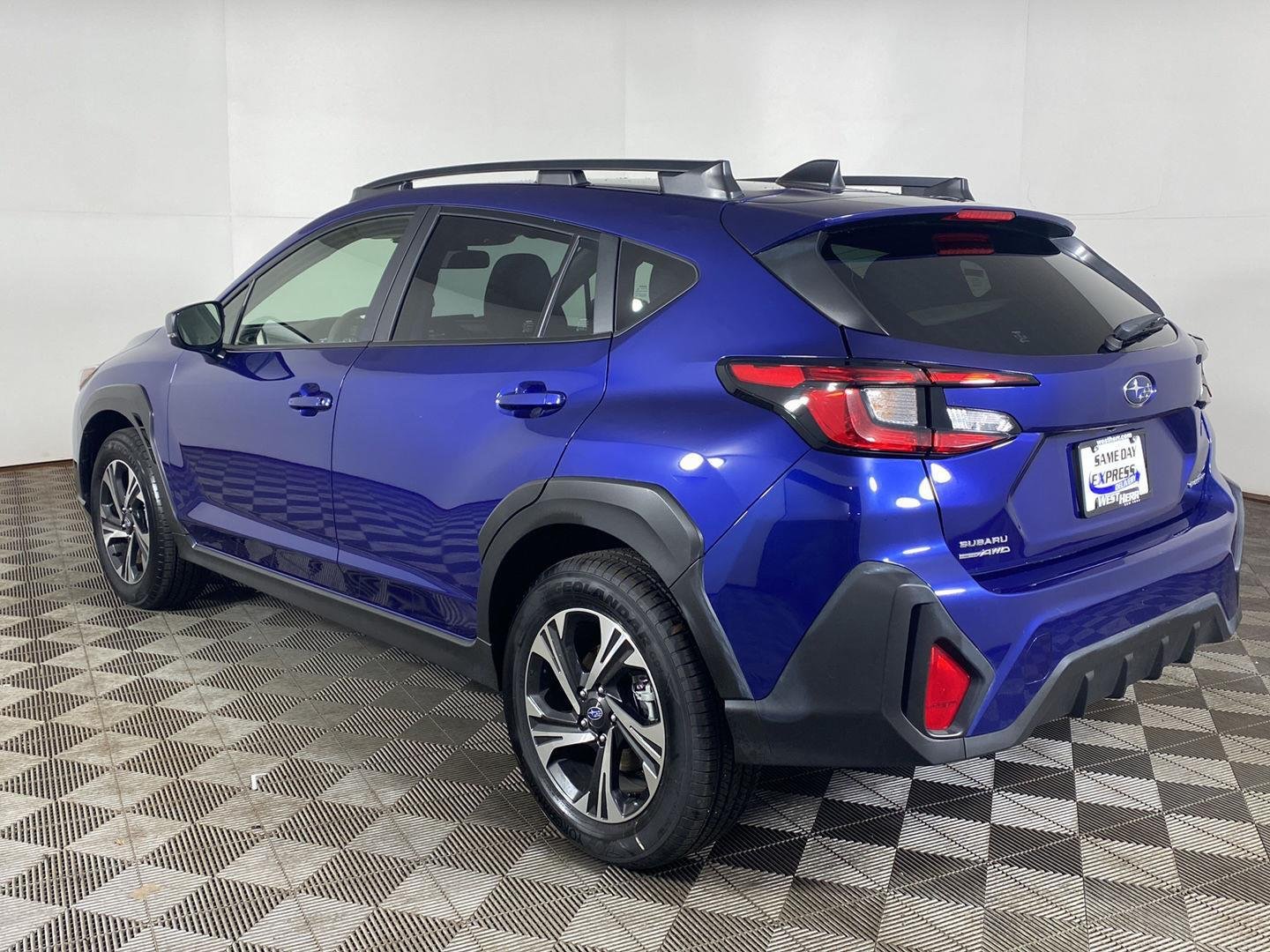 Used 2025 Sapphire Blue Pearl Subaru Premium image 8