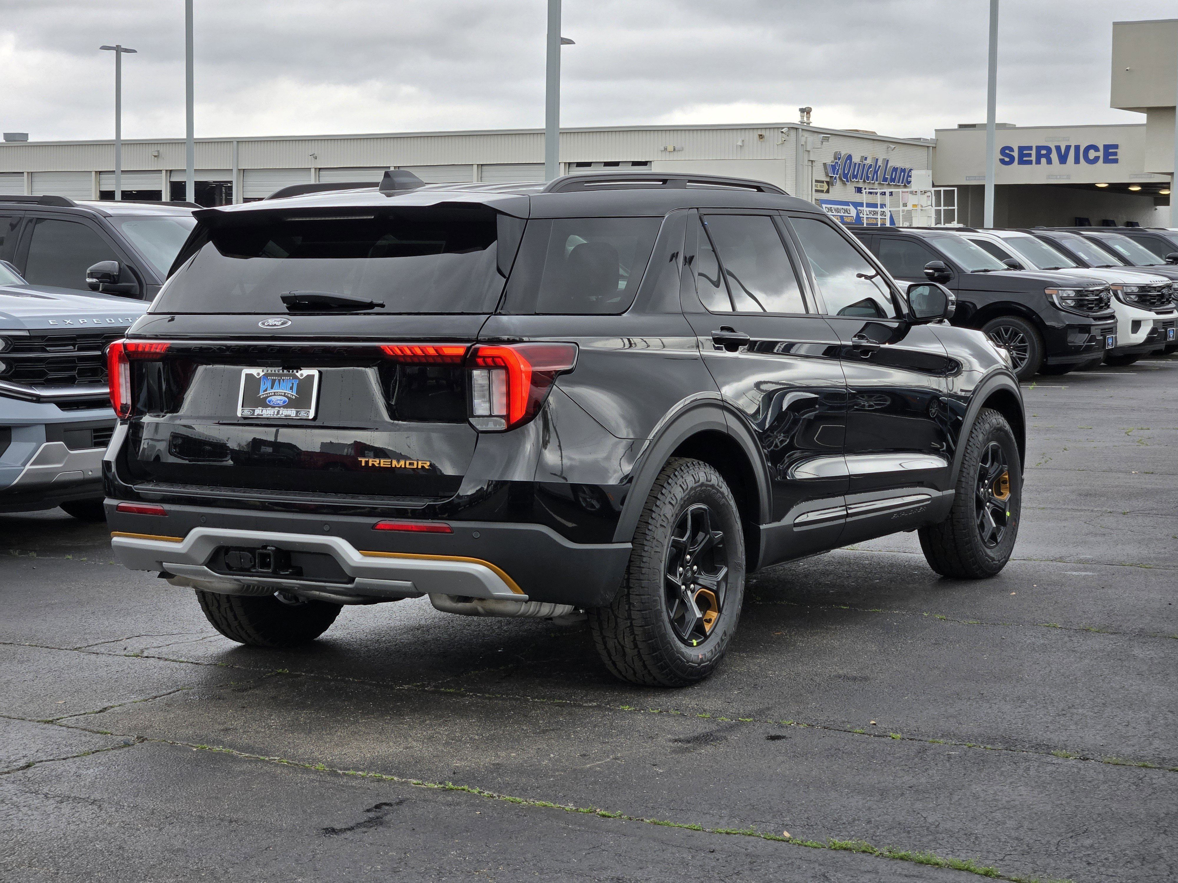 New 2026 Agate Black Metallic Ford Tremor image 4
