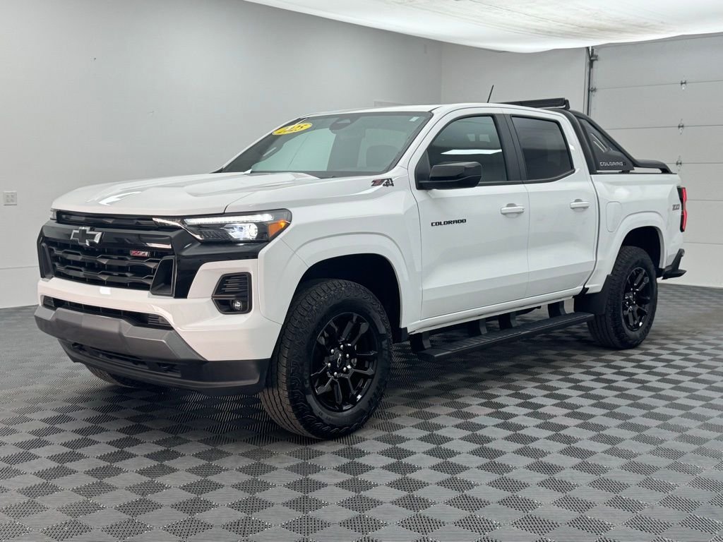 Used 2025 Summit White Chevrolet Z71 image 2