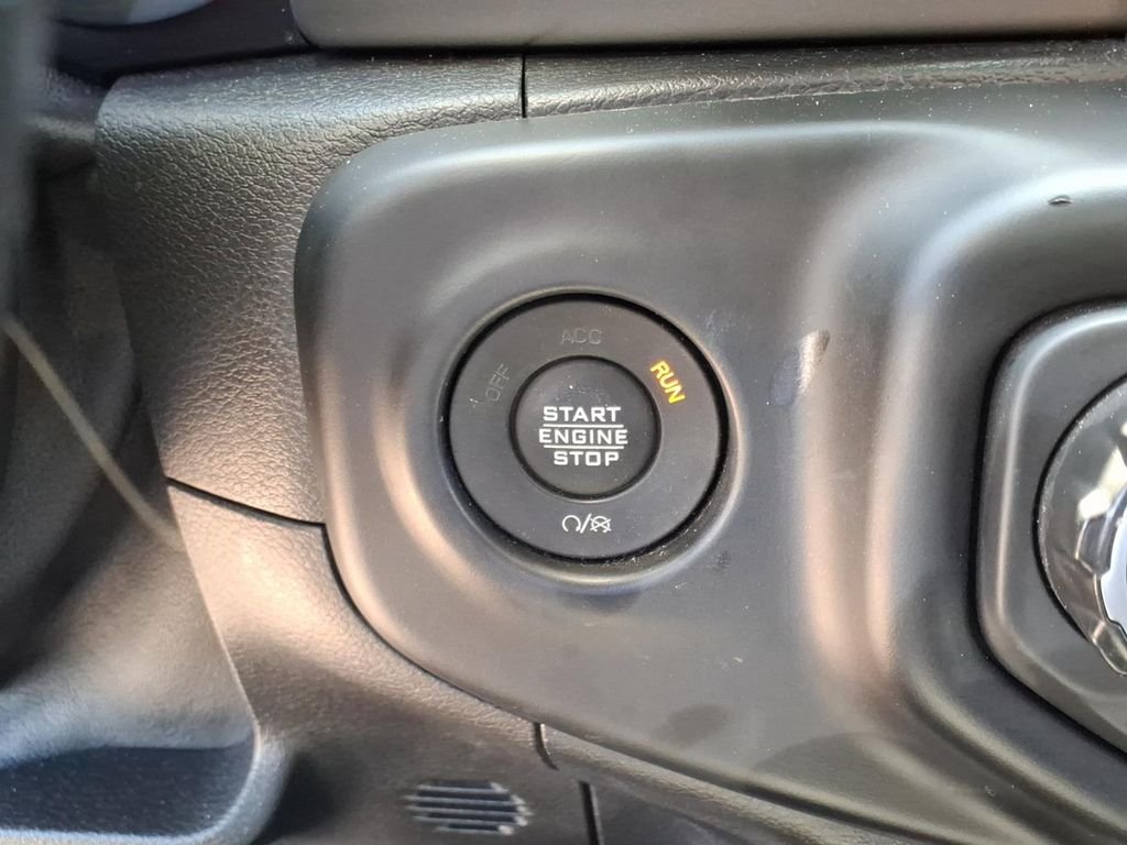 Used 2021 Crystal Metallic Jeep Sport image 11
