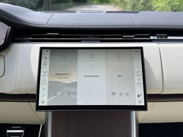 New 2026 Ostuni Pearl White Land Rover SE image 26