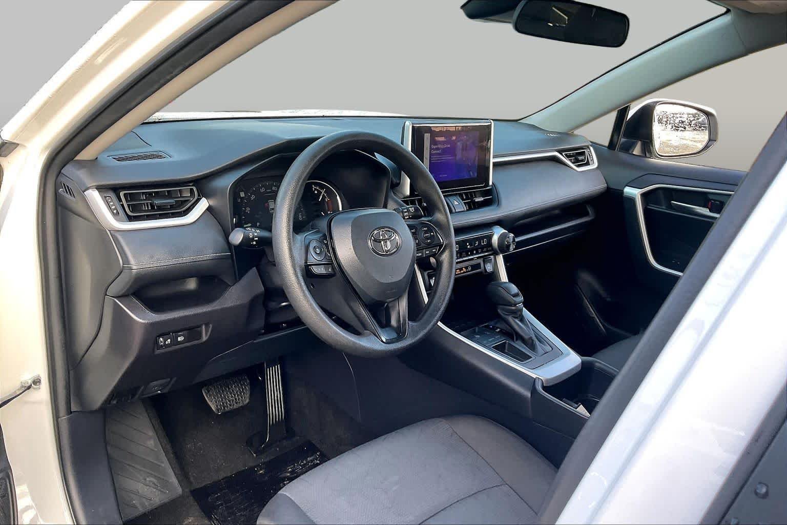 Used 2025 Ice Cap Toyota XLE image 17