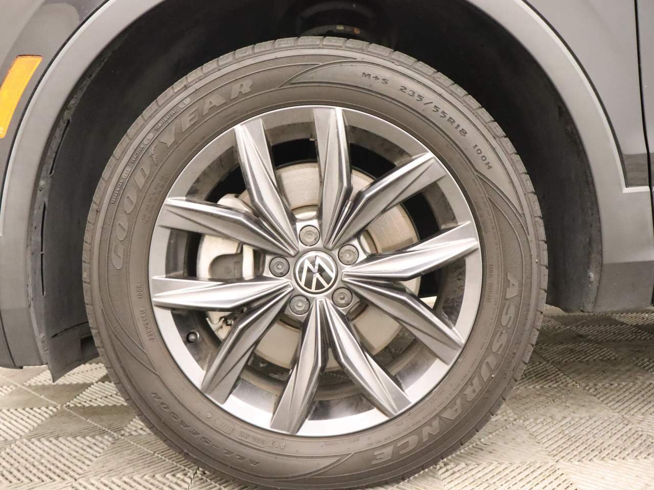 Used 2023 Deep Black Pearl Volkswagen SE image 5