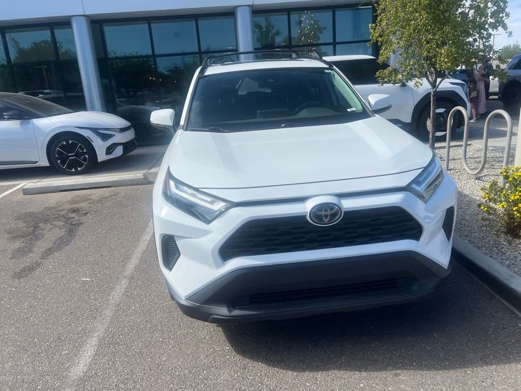 Used 2022 White Toyota XLE image 4