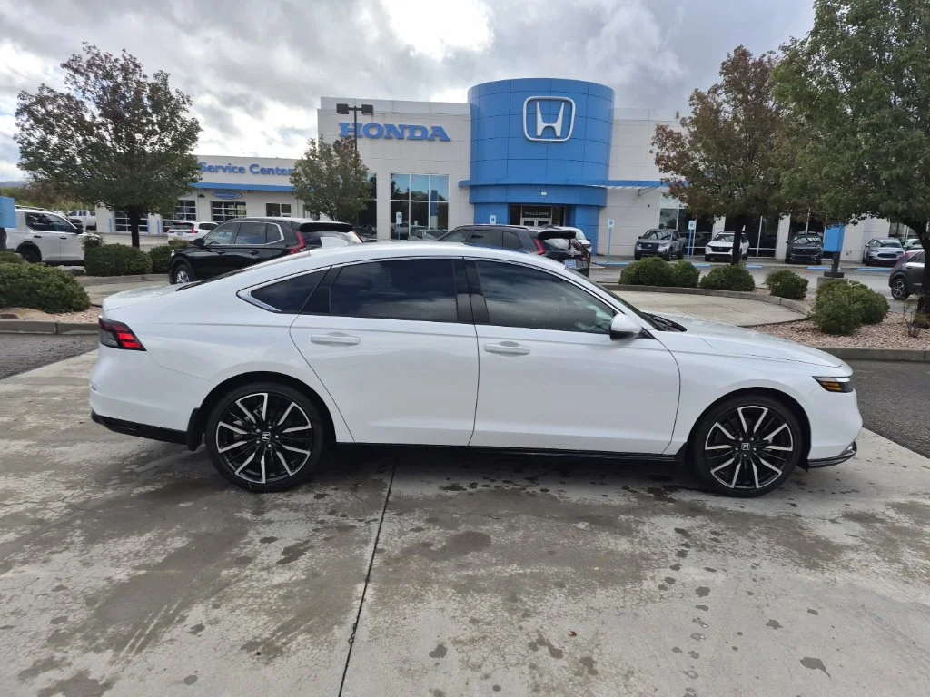 New 2026 Platinum White Pearl Honda Touring image 9