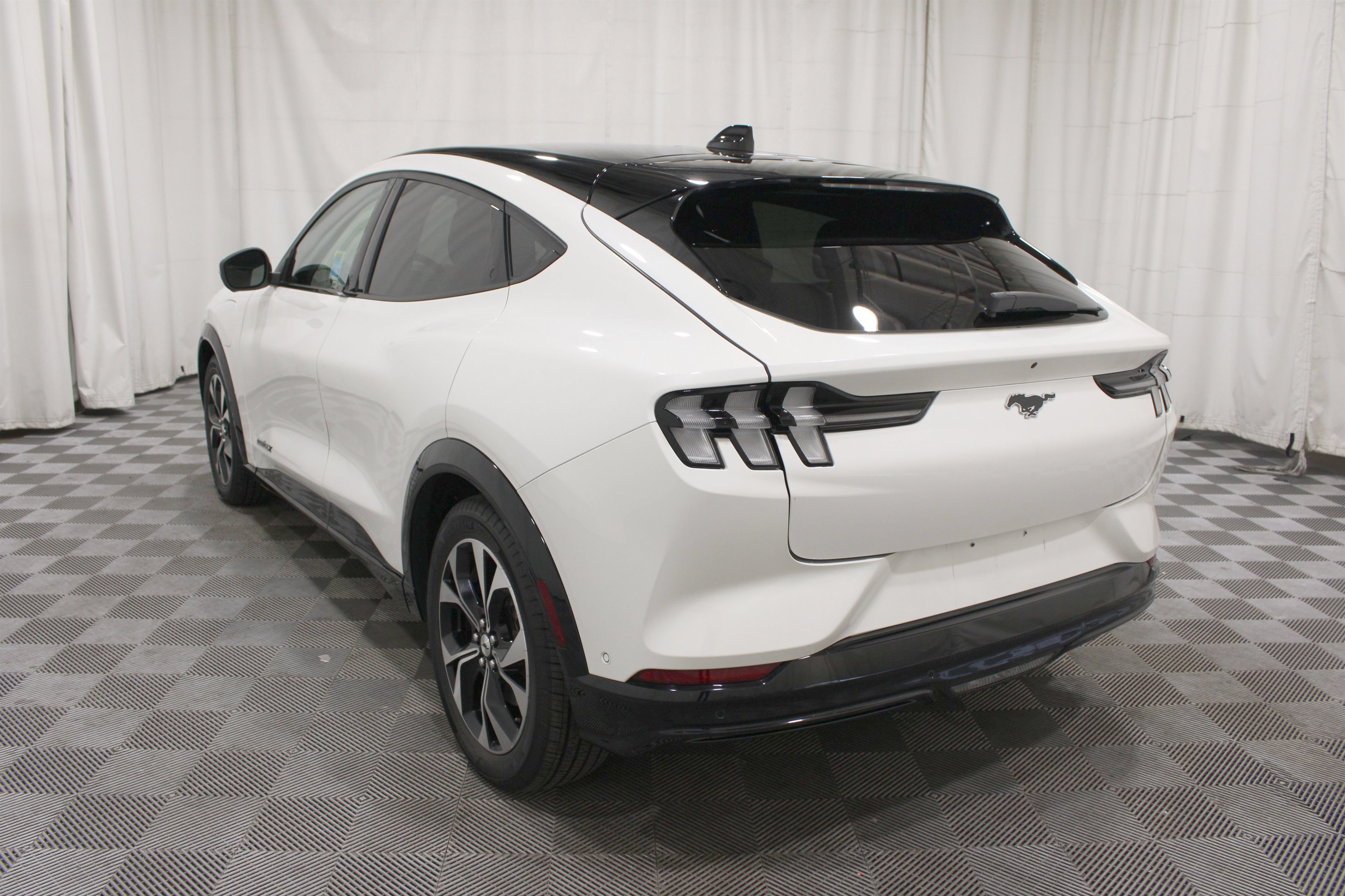 Used 2023 Star White Metallic Tri-Coat Ford Premium image 32