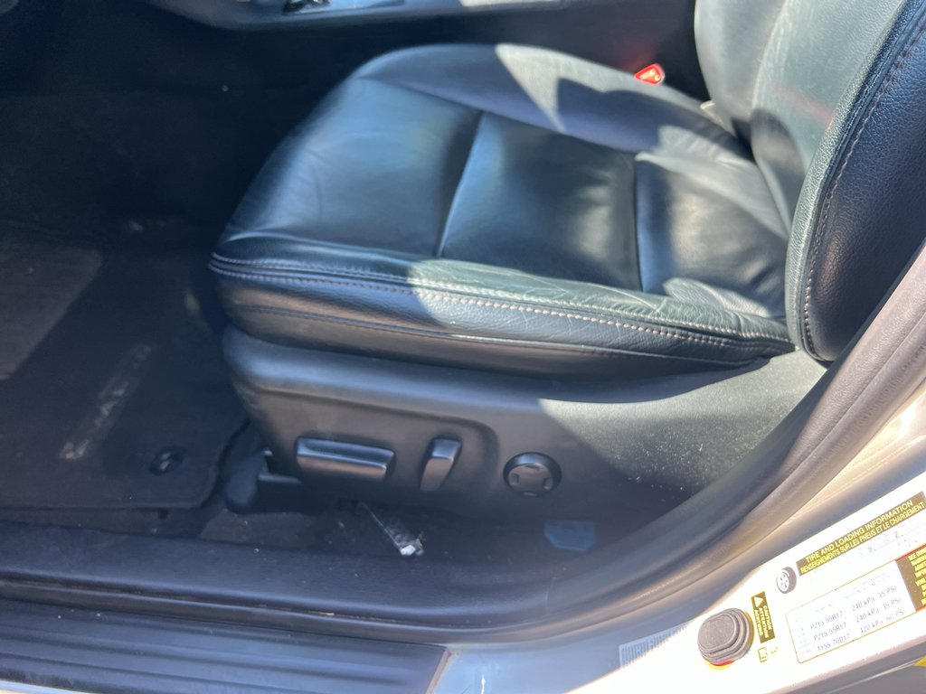 Used 2013 Classic Silver Metallic Toyota XLE Premium image 6