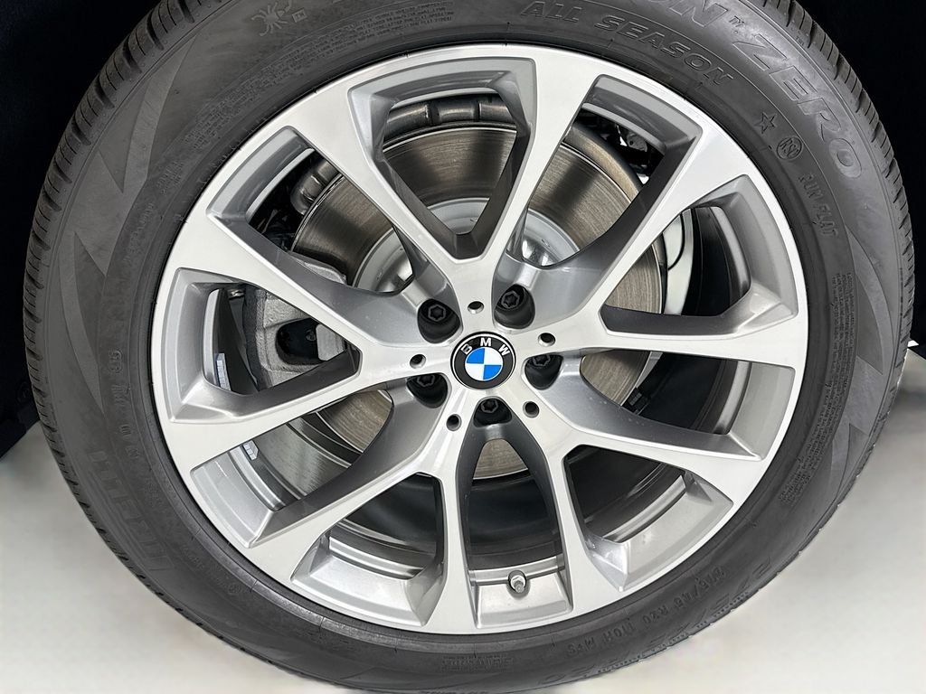 New 2026 Gray Metallic BMW xDrive50e image 30