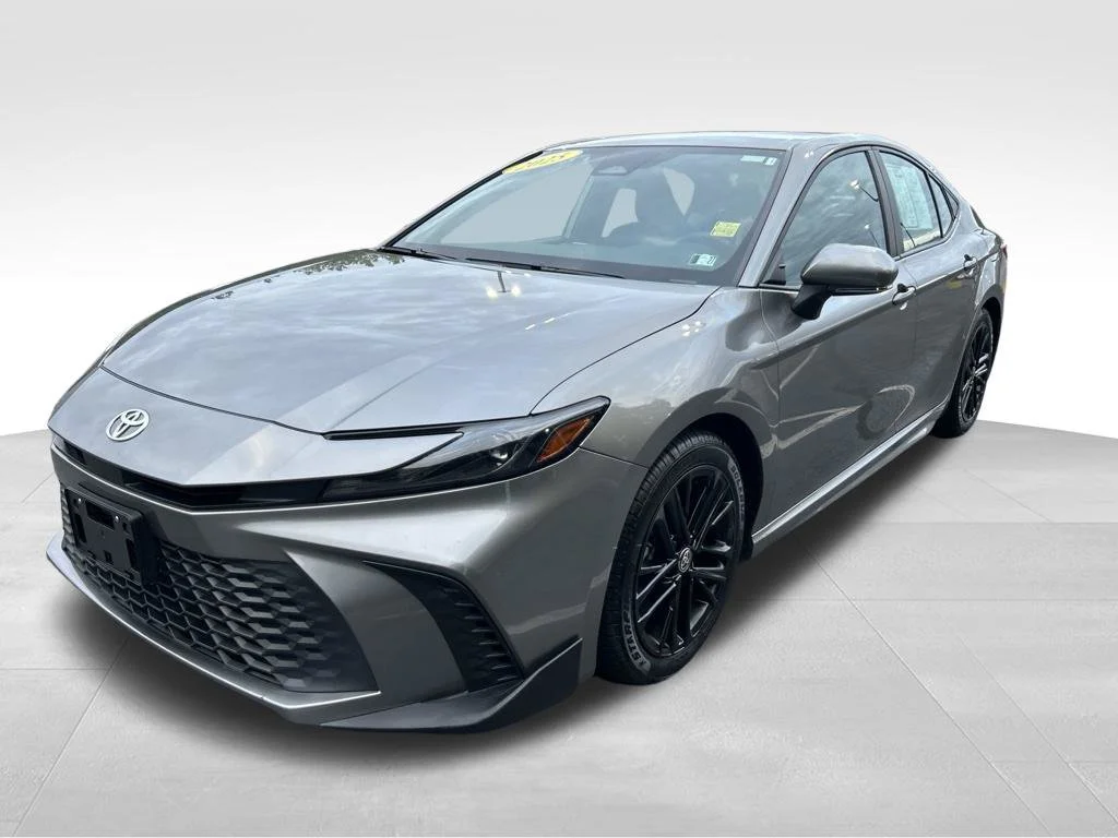 Certified Used 2025  Toyota SE image 1