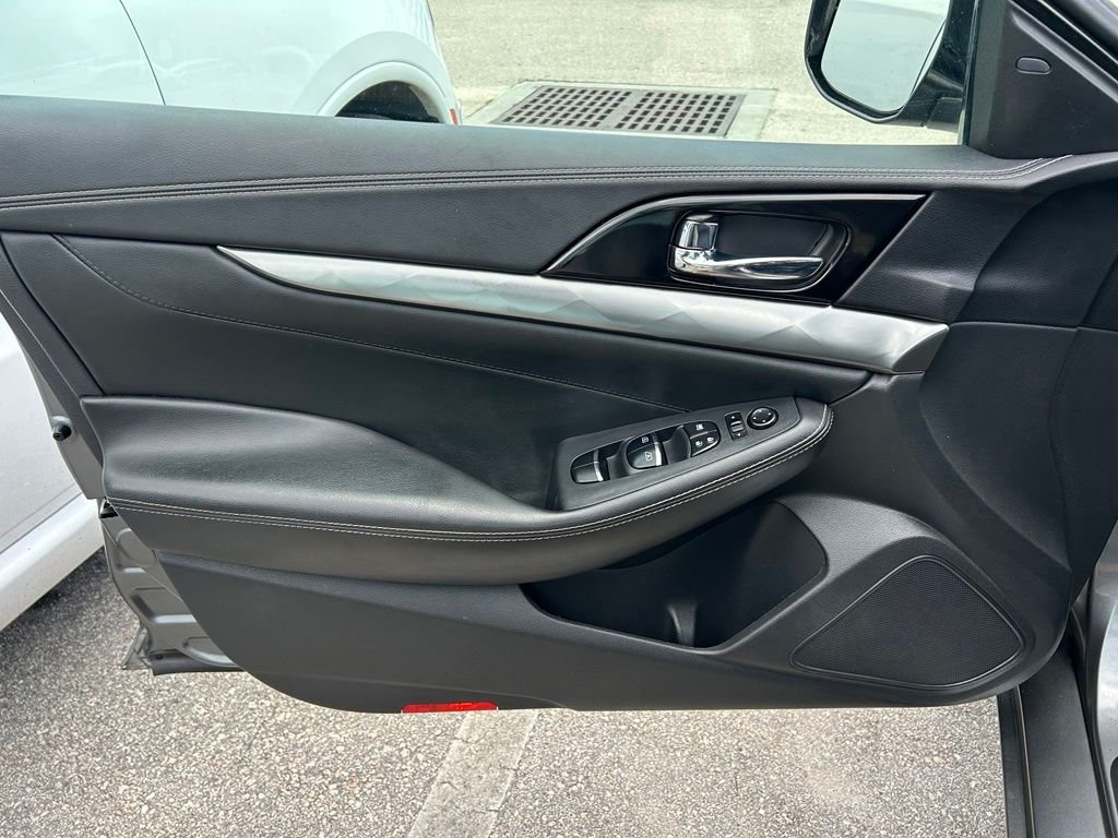 Used 2019 Gray Nissan 3.5 SV image 17