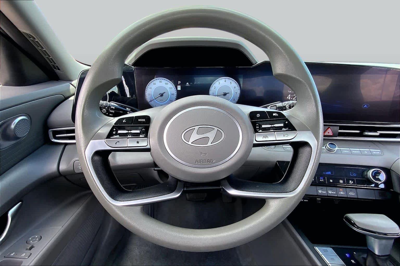 Used 2024 Abyss Black Hyundai SEL image 6