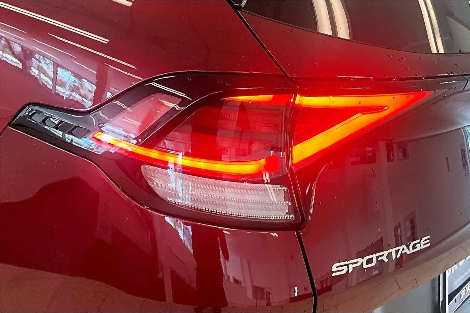 Used 2024 Dawning Red Kia X-Line Prestige image 27