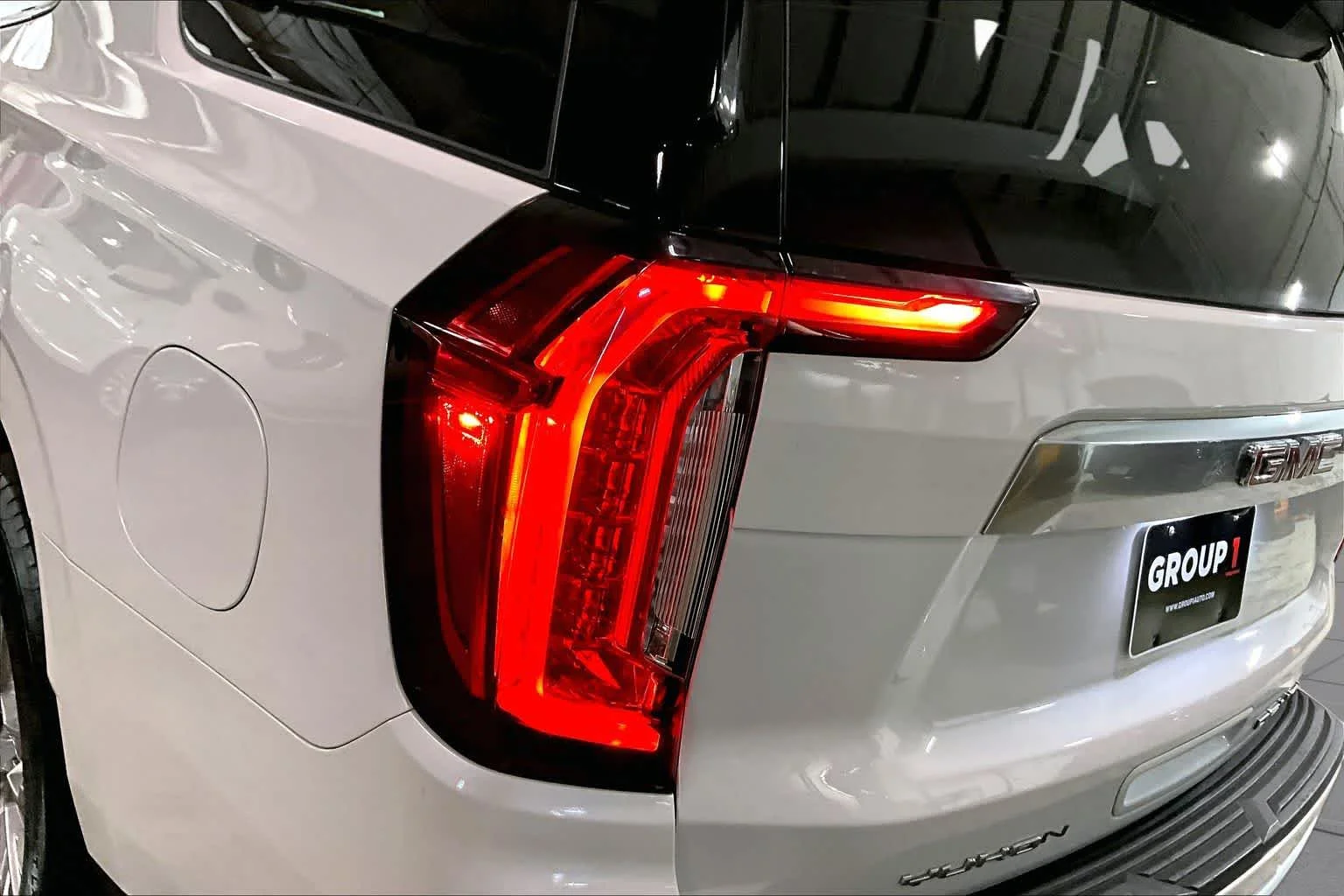 Used 2024 White Frost Tricoat GMC Denali image 28