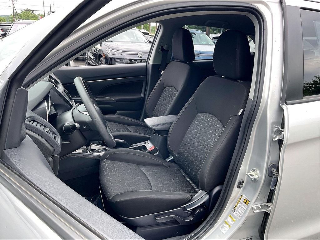 Used 2024 Alloy Silver Metallic Mitsubishi  image 9