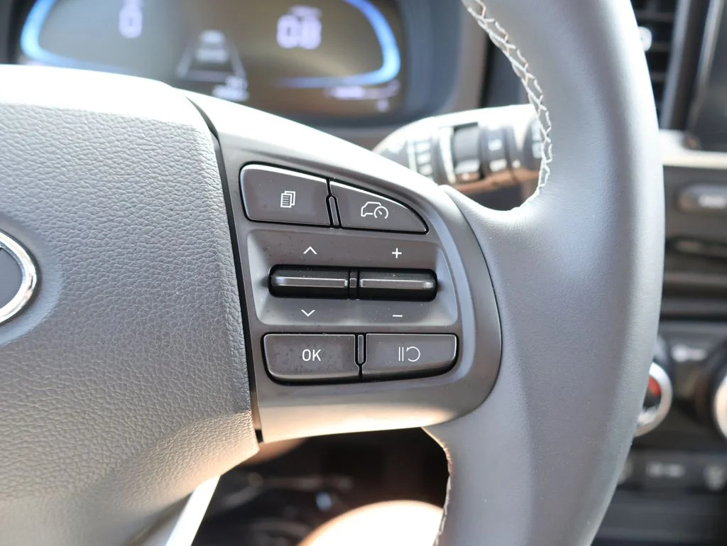 Used 2025 Blue Hyundai SEL image 27