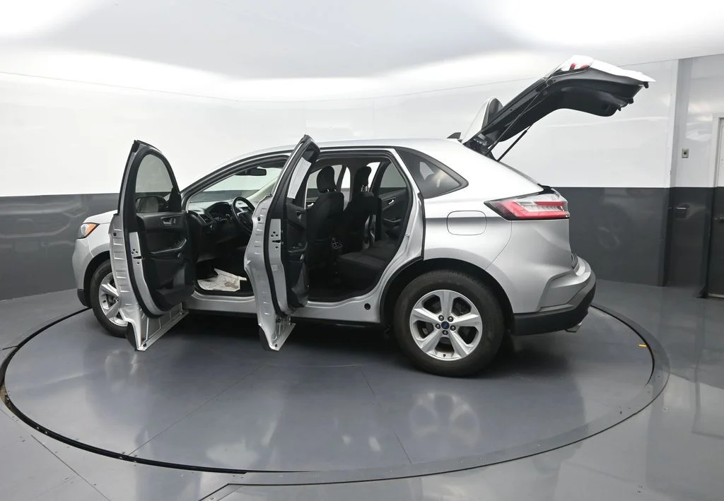 Used 2019 Silver Ford SE image 33