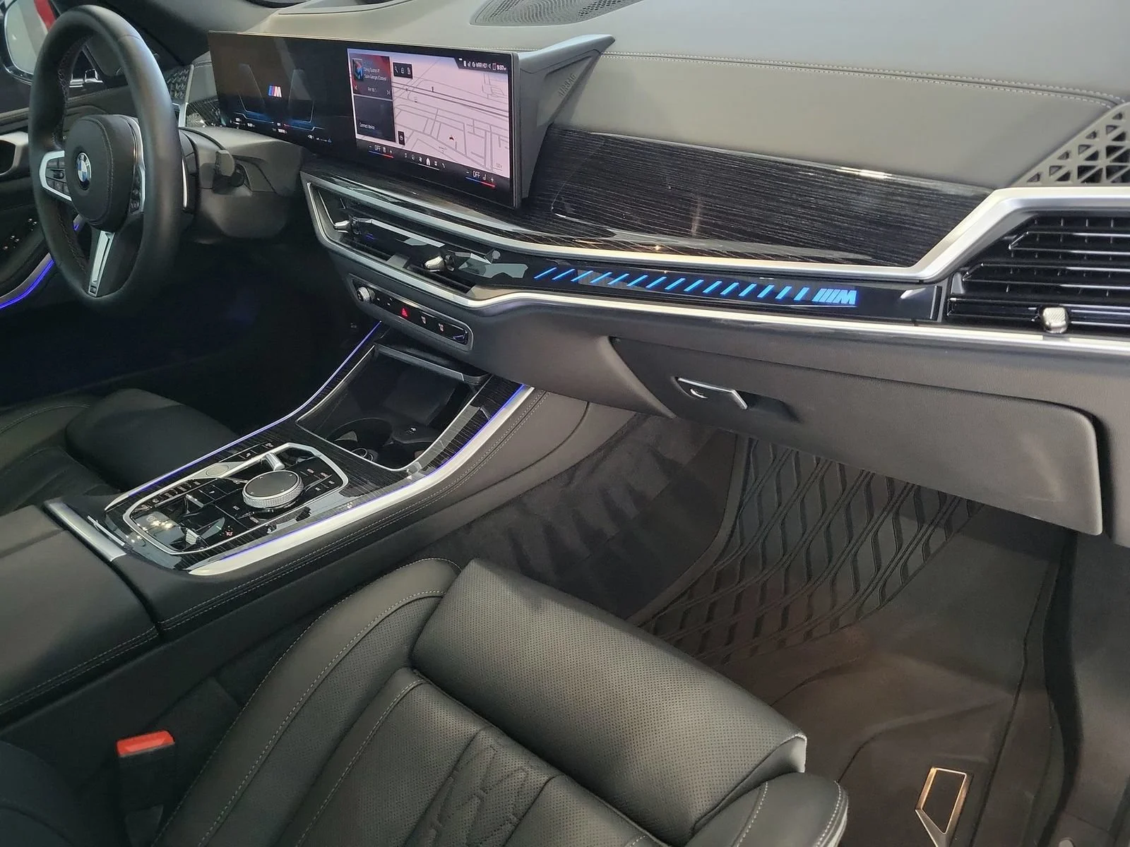 Used 2025 Black BMW M60i image 29