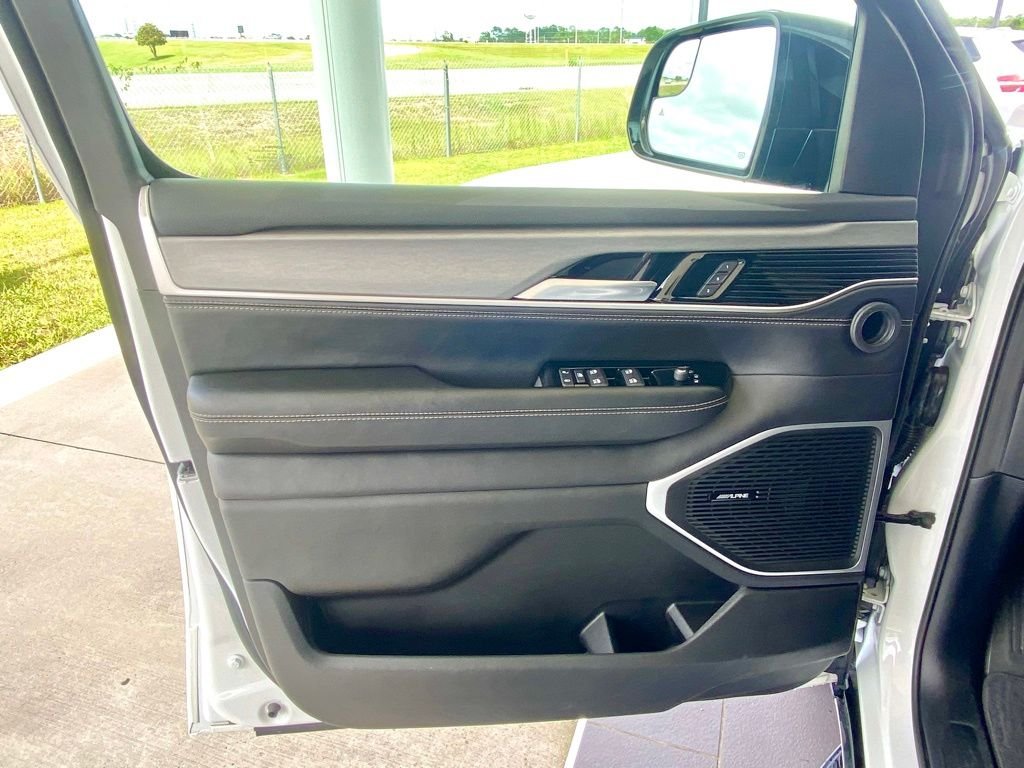 Used 2025 White Jeep Series II image 11