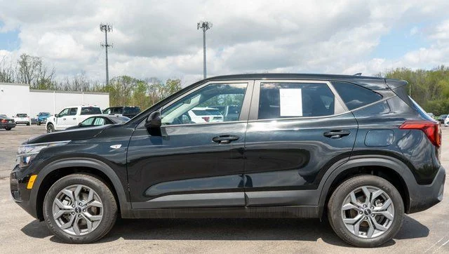 Used 2024 Black Kia LX image 10