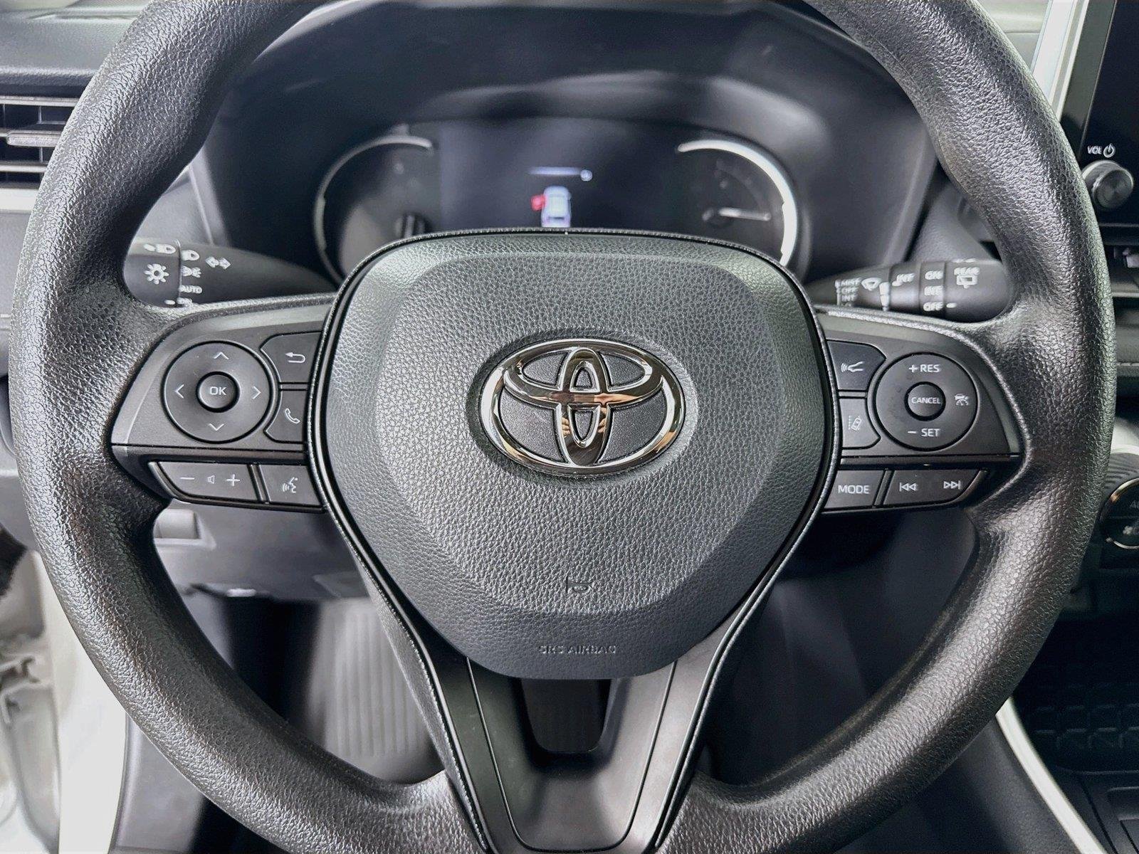 Used 2025 Ice Cap Toyota XLE image 16