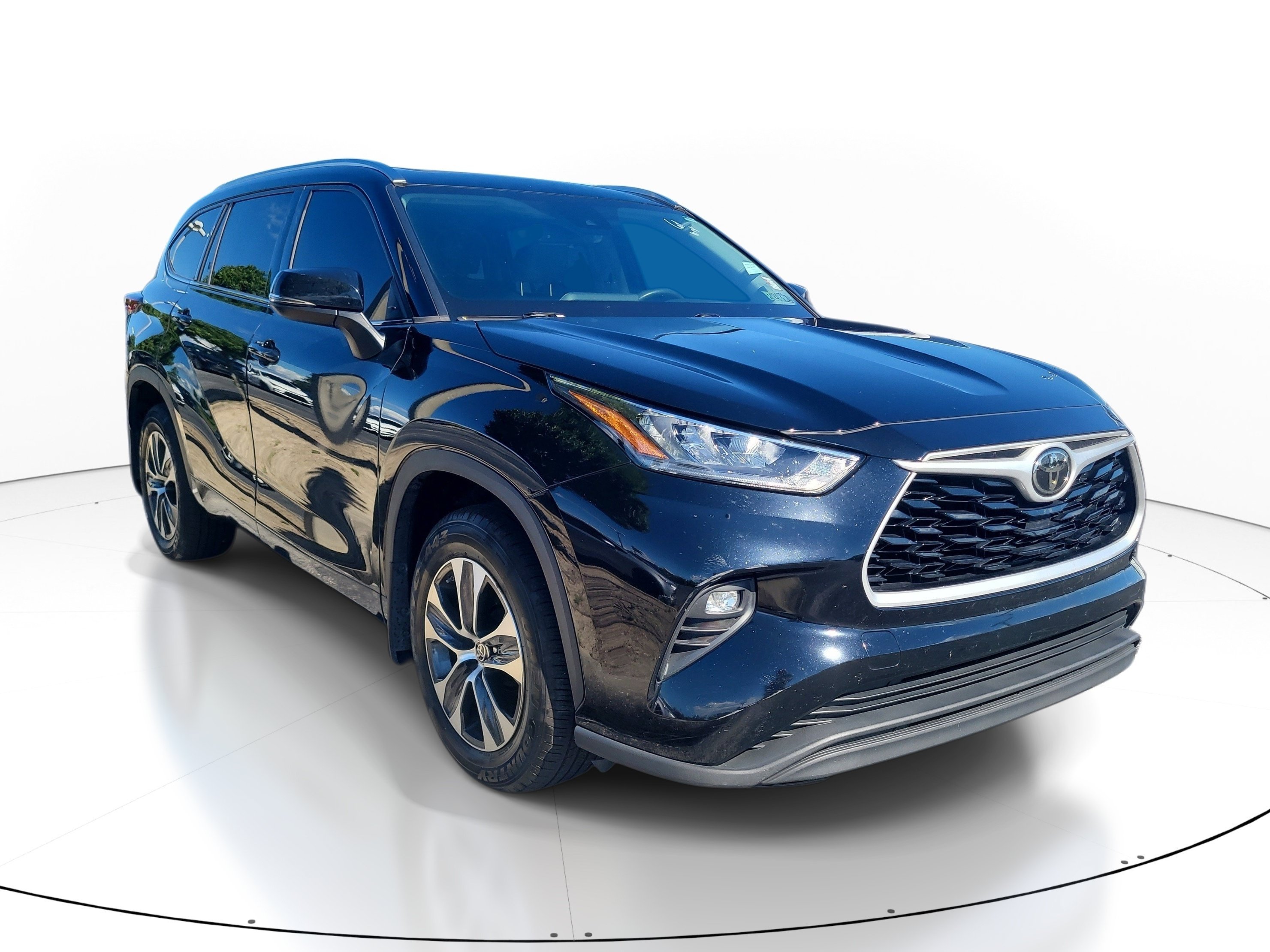 Used 2020 Midnight Black Metallic Toyota XLE image 1