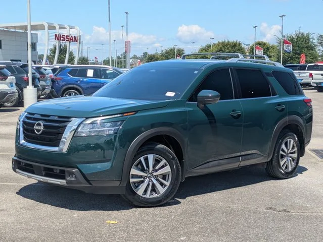 2023 Nissan Pathfinder SL