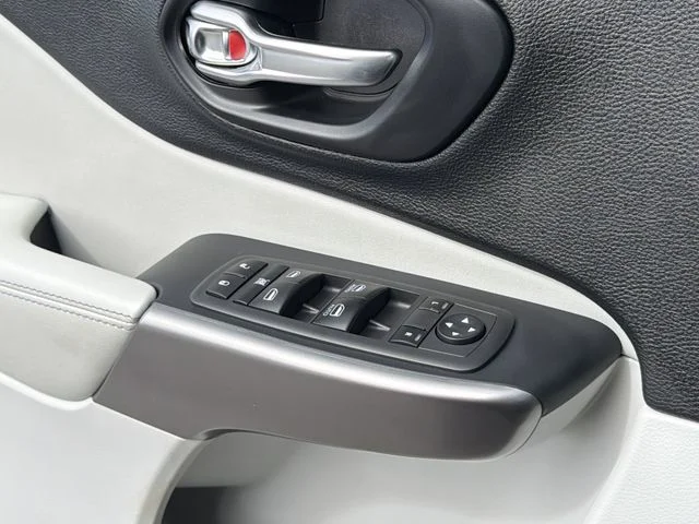 Used 2021 Beige Jeep Latitude Plus image 19