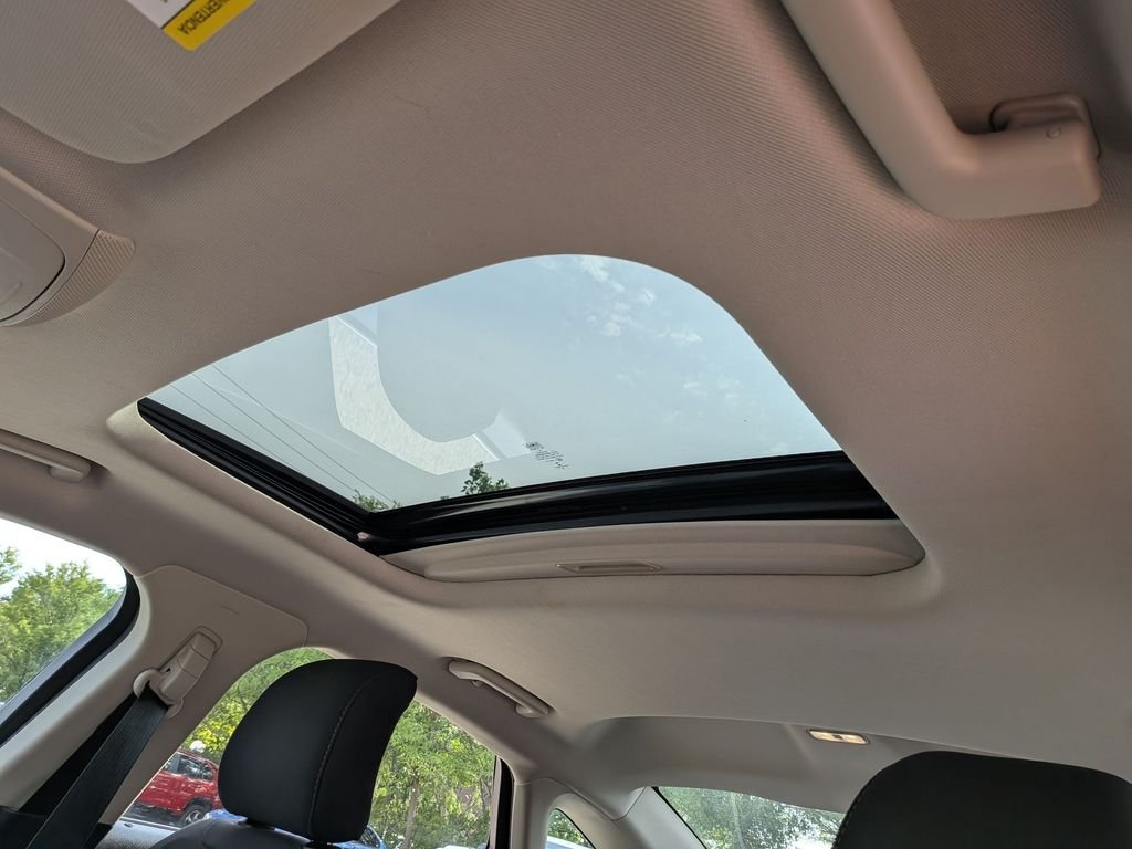 Used 2019 Silver Ford SE image 11