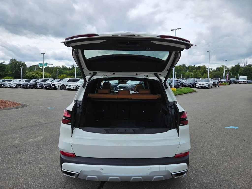 Certified Used 2024 White BMW xDrive40i image 11