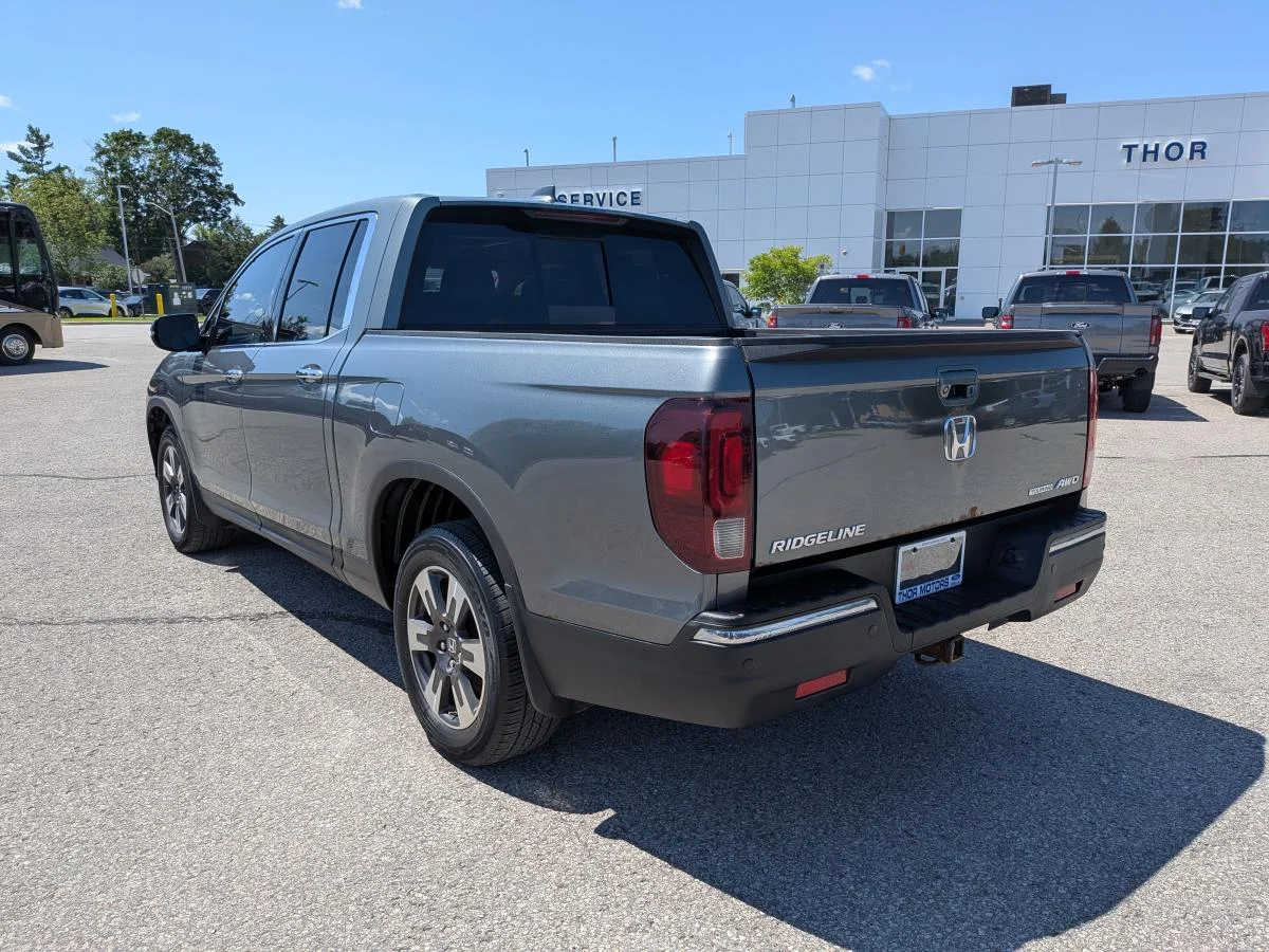 Used 2017 Grey Honda 4wd Crew Cab Touring image 8