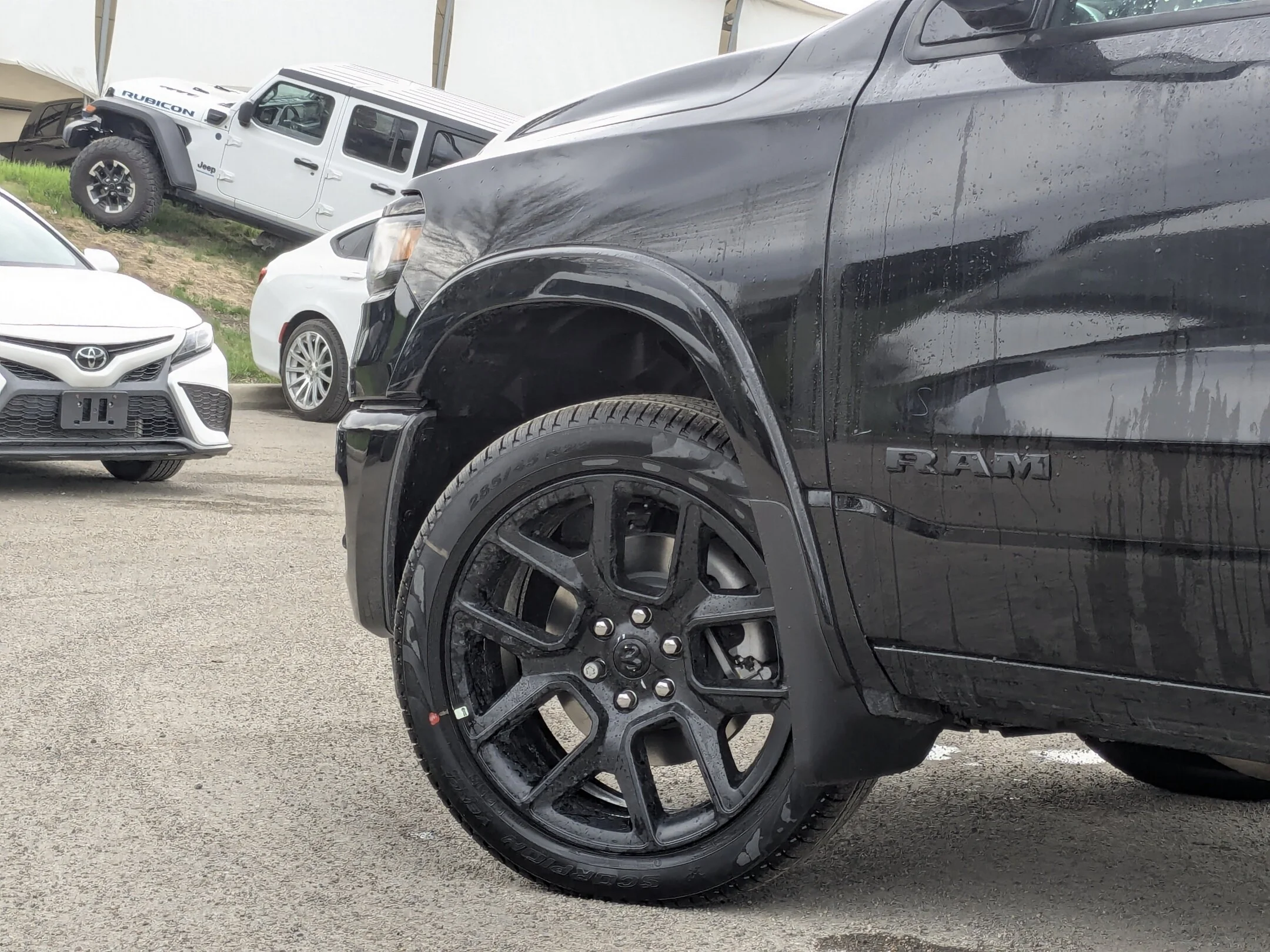 New 2026 Black RAM Laramie - - Night Edition - Level 2 Grp - Pano Sunroof - Harman/Kardon Audio & More! image 9