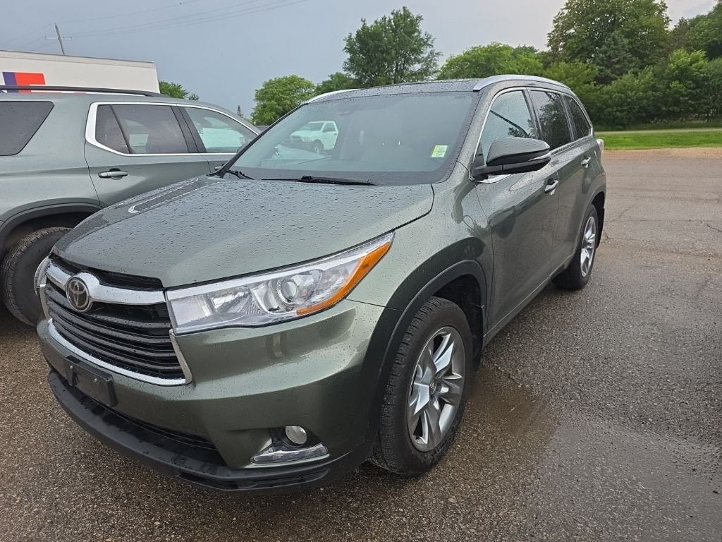 Used 2015 Green Toyota Limited Platinum V6 image 4