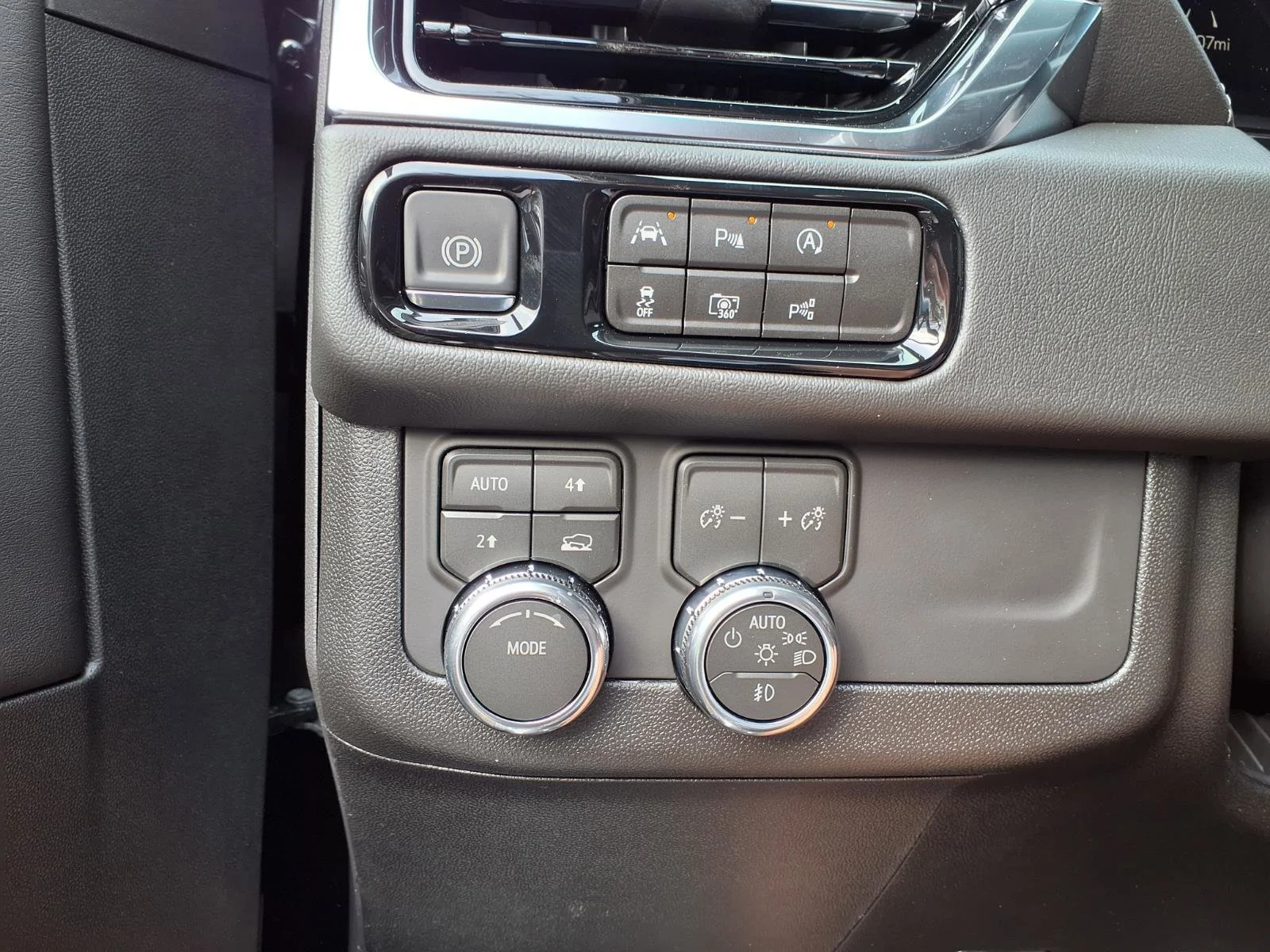 2026 GMC Yukon XL Denali - Photo 14
