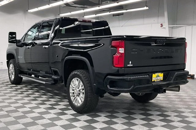 Used 2022 Black Chevrolet High Country image 2