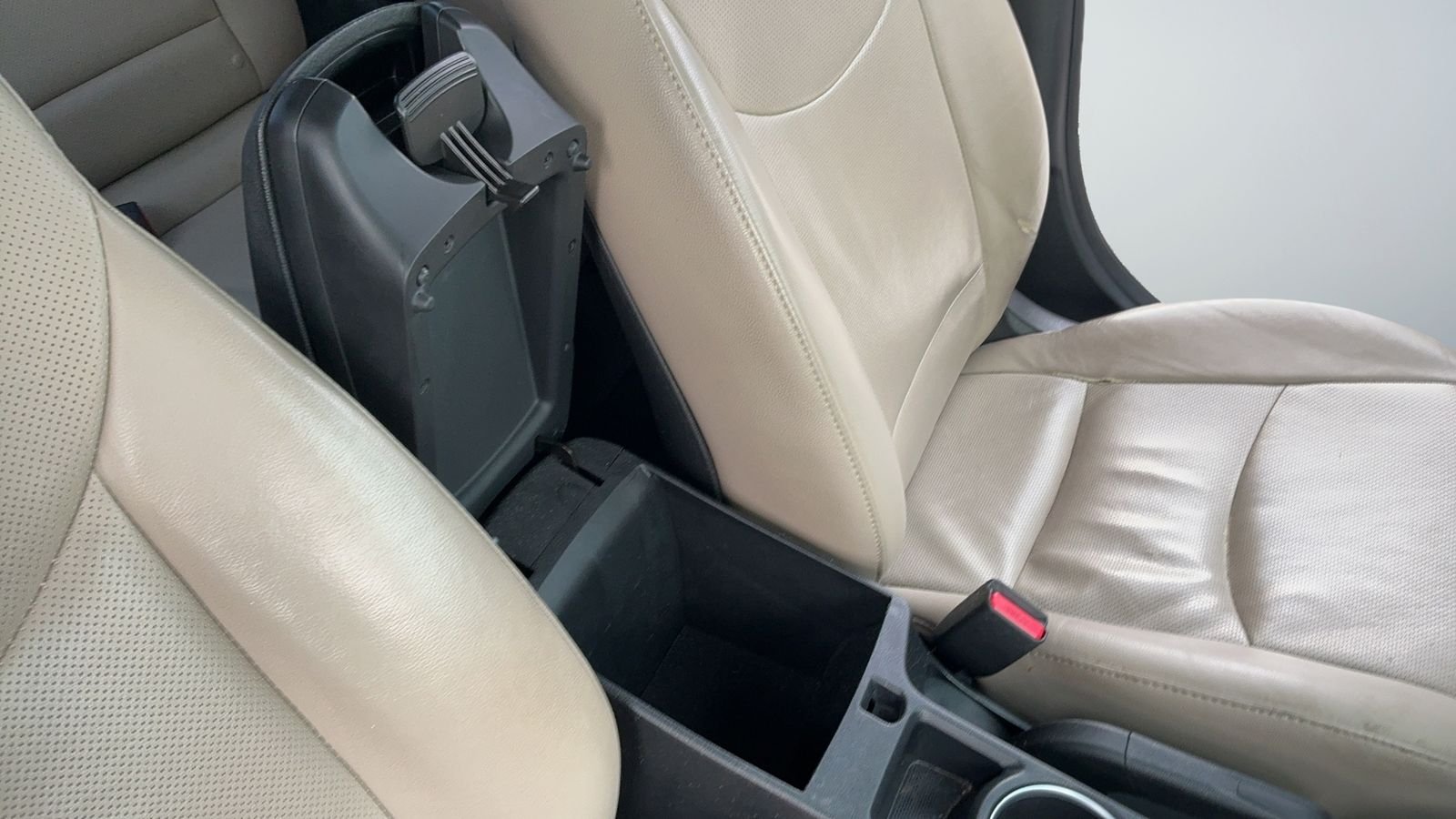 Used 2016 Red Hyundai Limited image 38