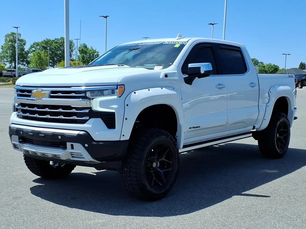 New 2026 Summit White Chevrolet LTZ image 31