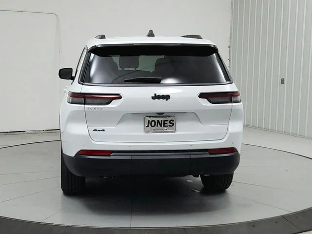New 2026 Bright White Clear-Coat Exterior Paint Jeep Altitude image 6