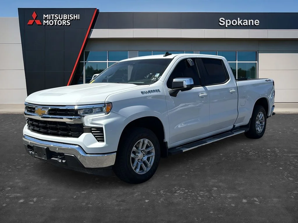 Used 2024 Summit White Chevrolet LT image 3