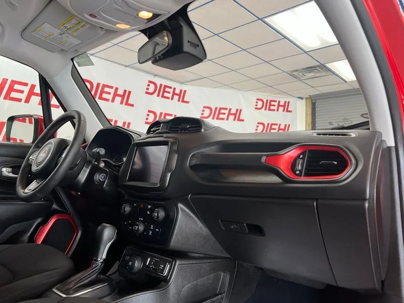 Used 2023 Red Jeep Latitude image 13