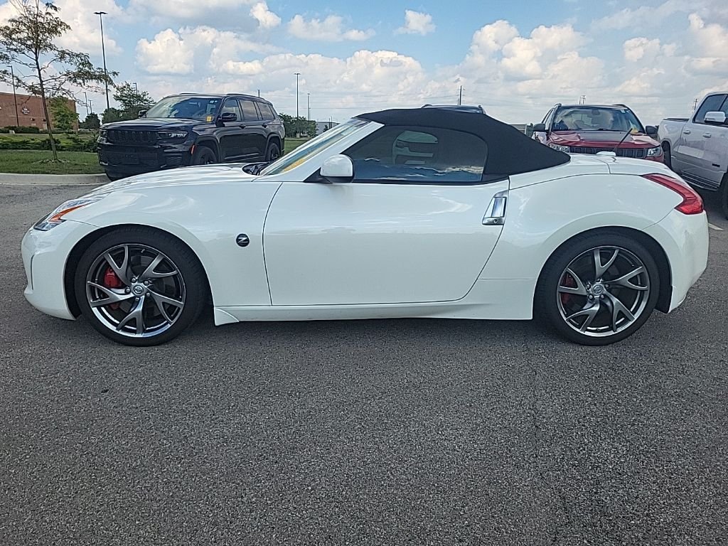 Used 2017 White Nissan Touring Sport image 2
