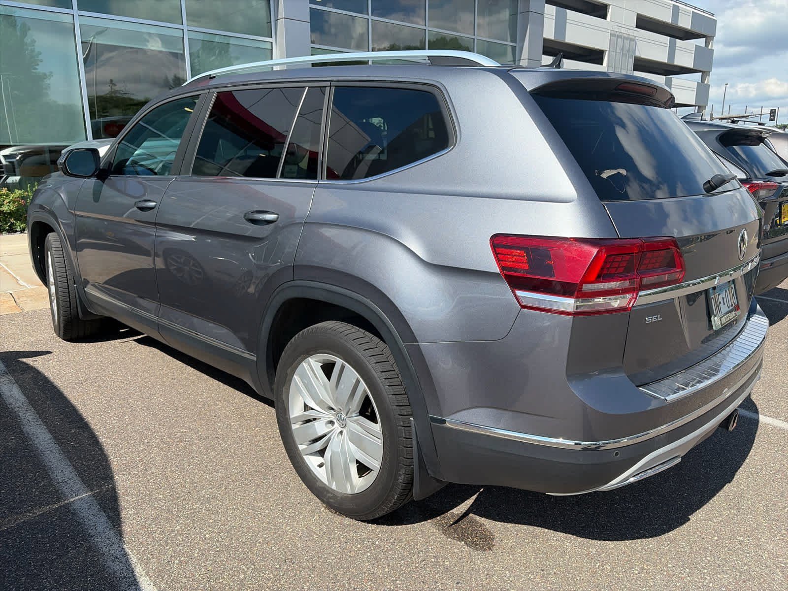 Used 2019 Platinum Gray Metallic Volkswagen 3.6L V6 SEL image 4