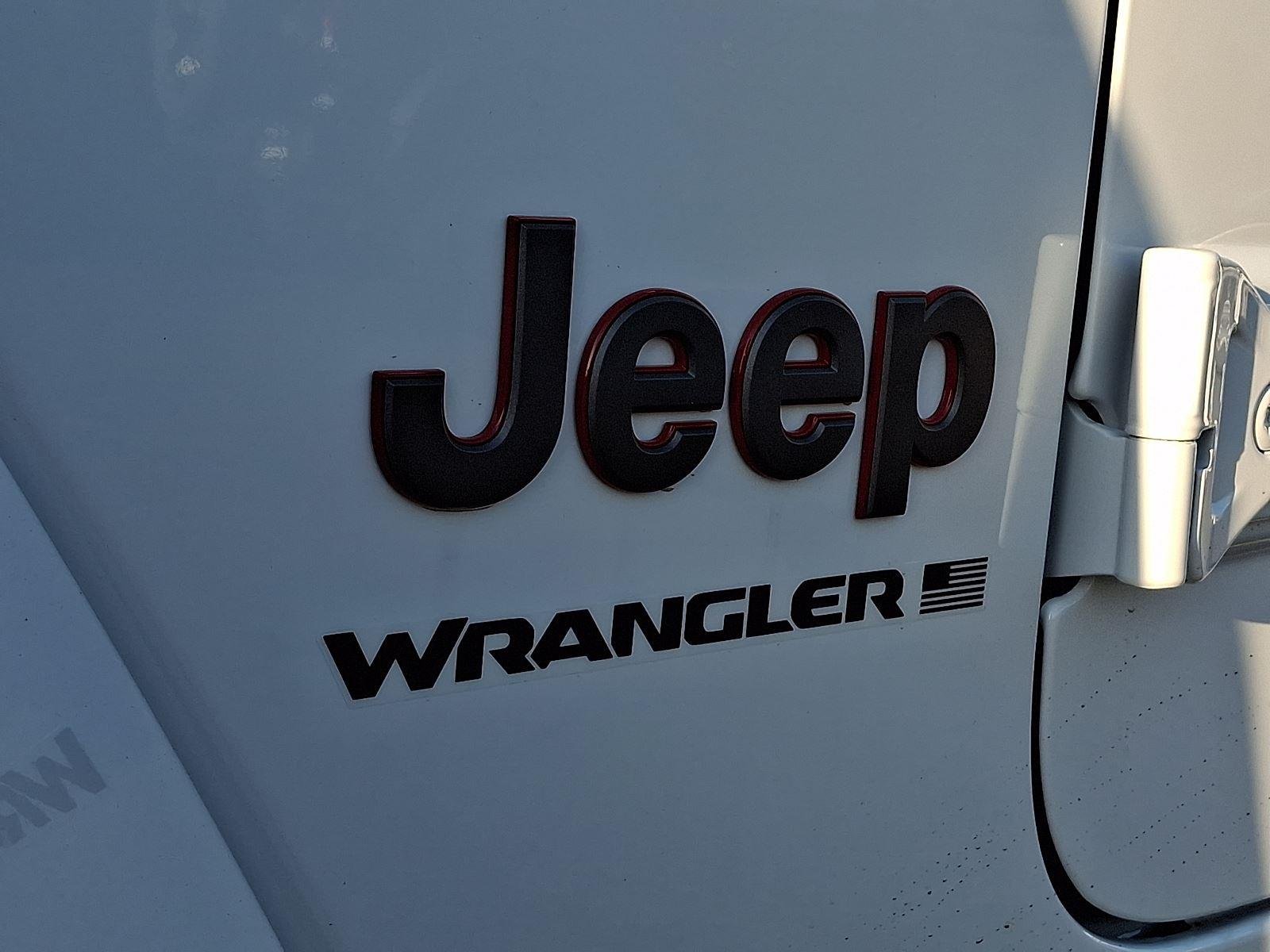 New 2026 Bright White Clear-Coat Exterior Paint Jeep Rubicon image 18