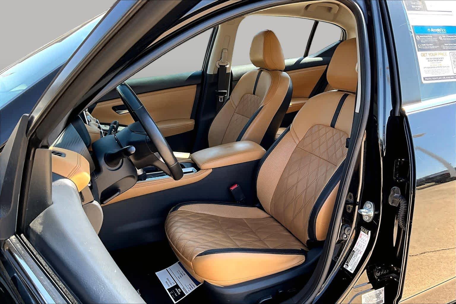 Used 2023 Super Black Nissan SV image 4