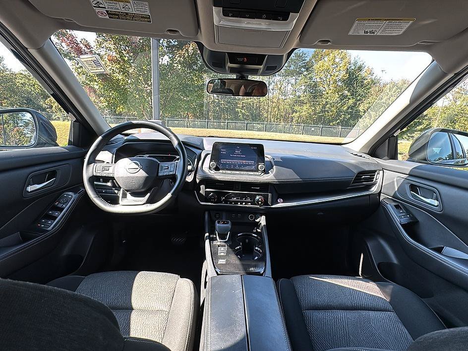 Used 2025 Deep Ocean Blue Pearl Nissan SV image 28
