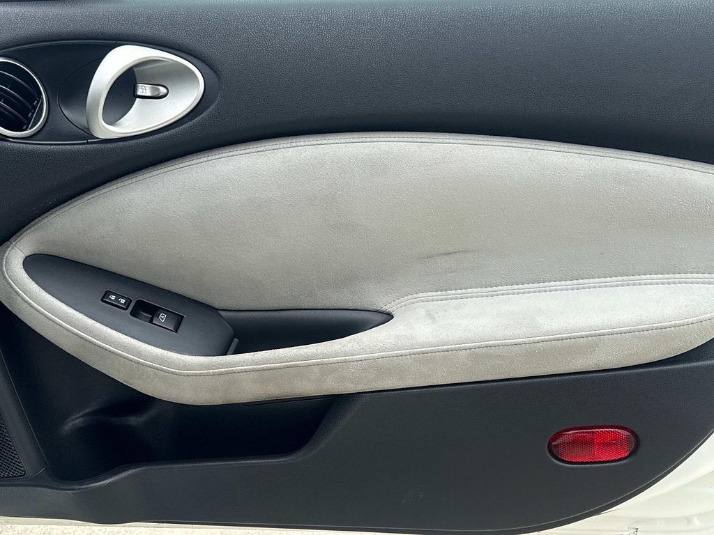 Used 2010 Pearl White Nissan Touring image 12