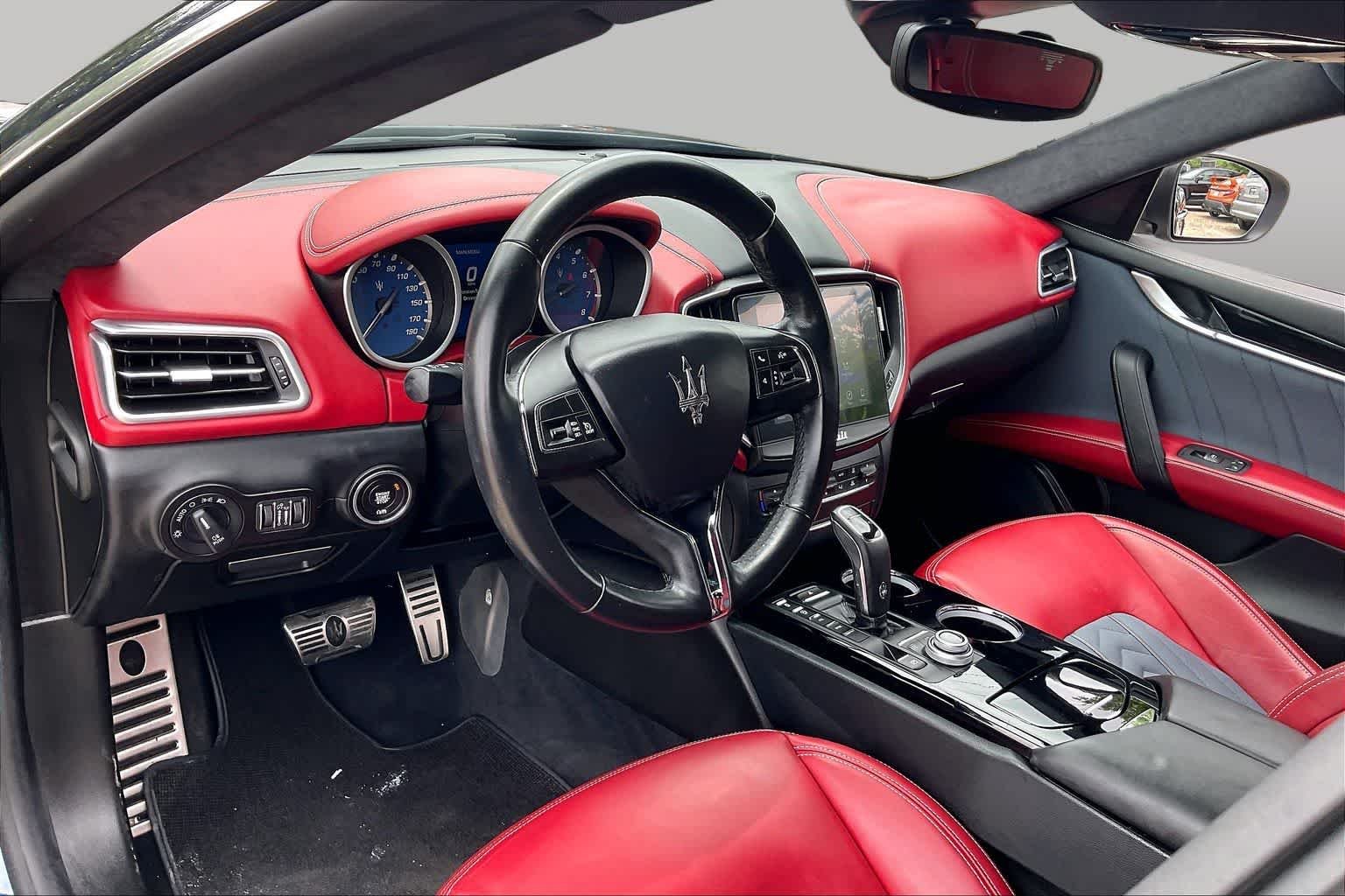 Used 2019 Rosso Folgore Mica Maserati GranLusso image 18