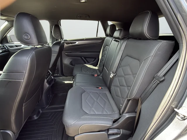 Used 2024 Gray Volkswagen 2.0T SE w/Technology image 27