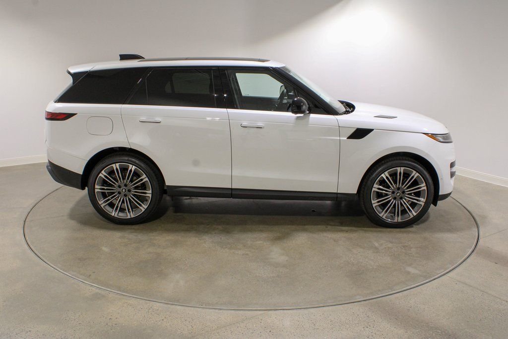 Used 2025 Ostuni Pearl White Premium Metallic Land Rover SE image 6